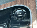 インテリジェントキーのプッシュスタートスイッチです。e-POWERはブレーキペダルを踏みながらこのスイッチを押すだけで起動できます。