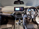☆センターパネルを運転席側に僅かに傾けたBMW独特のインパネ☆【駆け抜ける歓び】はここからもスタートしております☆