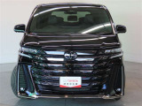 レーダークルーズコントロール(全車速追従機能付)付きです。車速に応じて追従支援してくれるので、ロングドライブも快適です。詳細は販売店スタッフまでおたずねください。
