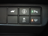 パーキングセンサーや横滑りを防ぐVSA等のスイッチ類は運転席の右側、手の届きやすい位置にあります。