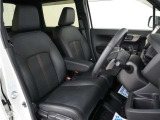 運転席のスペースはゆったりしていて、視界も広く確保されているので普段の運転からロングドライブまで快適です。