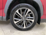 純正のアルミホイール装着。タイヤサイズは225/50R18