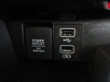 便利な充電用USBジャックも付いています。12V電源ソケットを設置しております。周辺機器の充電にご利用頂けます。