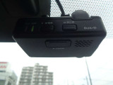 運転状況を、映像と音で記録するドライブレコ-ダ-。お問い合わせは03-5672-1023へ