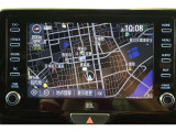 スマホなどと連携し、対応アプリを表示させて使うディスプレイオーディオ。エントリーナビキットを装着。フルセグTV対応です。ナビ連動のETC搭載。利用日や料金がモニターで確認出来て便利ですよ。