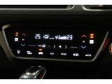 運転席と助手席の温度設定の変更が可能な左右独立タイプのデュアルエアコンです♪♪♪暑がりな人・寒がりな人も誰もが車内を快適にお過ごしいただけます♪♪♪