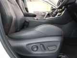 パワーシート搭載。微妙な調整が手軽にでき、ピッタリなポジションで運転することが可能です。
