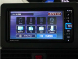 オートエアコン搭載。好みの温度に設定するだけで、風向や風量を自動でコントロール!いつでも快適な車内環境に。