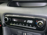 オートエアコン付きなので一度、気温を設定すれば自動的に過ごし易い温度に調整してくれますよ。 車内をいつでも快適空間にしてくれます。