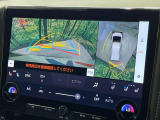 【パノラミックビューモニター】専用のカメラにより、上から見下ろしたような視点で360度クルマの周囲を確認することができます☆死角部分も確認しやすく、狭い場所での切り返しや駐車もスムーズに行えます。