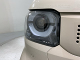 LEDヘッドライトは、点灯の瞬間から最大光量を発揮し、突然暗くなるトンネルなどでの安定感を高めます。