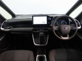見通しのよいすっきりとした視界で、誰でも運転しやすいです。運転のしやすさは疲れにくさにも繋がりますよ♪