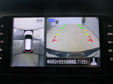 ■アラウンドビューモニター搭載。車体を4方向のカメラで「上から見下ろしたような映像」を映します。車庫入れが苦手な方も映像サポートでラクラク駐車できます。