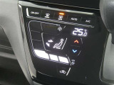 【オートエアコン】車内温度を感知して自動で温度調整をしてくれるのでいつでも快適な車内空間を創り上げます!どの席に座っても快適なドライブが楽しめます♪