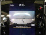 運転席からは見えにくい左右のエリアまでしっかりカバーし、死角を減らして視界を拡大。狭い道でのすれ違いや、建物の陰から車や歩行者が現れる場面でも、安心して状況を把握できる頼れる機能です。