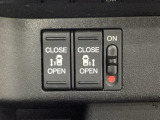 リアドアは乗り降りに便利な両側電動スライドドアです。また運転席に座っていながらスイッチ操作で自在にスライドドアを開け閉めできます。