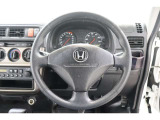 握りやすく、回しやすいステアリングは長時間の運転でも疲れを感じさせません!