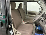 【フロントシート】さまざまな体格の方が快適に運転ができるよう配慮したシートになっております。