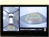 車両の前後左右に搭載されたカメラの映像を合成し、車を上から見下ろしているような映像をミニターに映し出すシステムのパノラミックビューモニター搭載!