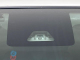 【スマートアシスト】走行中に前方の車両等を認識し、衝突しそうな時は警報とブレーキで衝突回避と被害軽減をアシスト。より安全にドライブをお楽しみいただけます。
