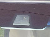 【ホンダセンシング】走行中に前方の車両等を認識し、衝突しそうな時は警報とブレーキで衝突回避と被害軽減をアシスト。より安全にドライブをお楽しみいただけます。