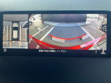 360度ビューカメラを搭載。4方の小型カメラの映像を処理し、車両真上からの映像に変換しています。