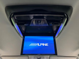 【12.8型フリップダウン】大画面モニターで後席でもエンタメをお楽しみいただけます。家族や友人とお出かけする機会が多い方に大人気です♪