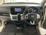 【前方視界】開放的な前方視界!運転がしやすく疲れにくいです♪窓が大きく、見通しがとっても良いおクルマですよ♪
