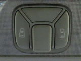 両側電動スライドドアを装備しております。