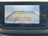 見にくい後方をモニターに映してくれるバックモニター搭載!駐車時にとても便利な機能です♪