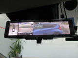 インテリジェントルームミラー。液晶ディスプレイで後方部を広い視野で確認できるルームミラーモニター搭載!アラウンドビューモニター常時表示!