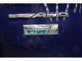 アクティブダンパー「E-Tune」搭載。電子制御ダンパーのプログラムを変更。よりしなやかに、よりアグレッシブに。乗り心地と操作性を両立させました。