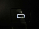 USB充電専用電源ソケットも付いています。モバイル機器などの充電専用