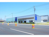 ボルボ・カー平塚店は国道129号線沿い、厚木南ICから車で10分ほどとアクセスも良好です。展示場では認定中古車を含み60台以上を展示しております。
