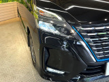 【LEDヘッドライト】悪天候や夜間走行時も良好な視界を確保し安心して運転できる高輝度LEDヘッドライトを装備!点灯速度が早く、消費電力も抑えられています。