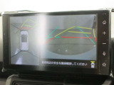 パノラミックビューモニター付きです。車両を上から見たような映像をディスプレイオーディオ画面に表示。運転席からの目視だけでは見にくい、車両周辺の状況をリアルタイムでしっかり確認できます。