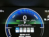 スピードメーター内のディスプレイ部に安全装備の設定状態が表示されます。
