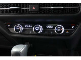 運転席と助手席の温度設定の変更が可能な左右独立タイプのデュアルエアコンです♪♪♪暑がりな人・寒がりな人も誰もが車内を快適にお過ごしいただけます♪♪♪