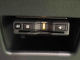 ETCカードを挿入することで高速道路を利用する際の支払いがキャッシュレスになったり、ETCスマートインターチェンジが利用できたり、とても便利なアイテムです!保証は修理保証のみとなります。