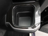 【カップホルダー】エアコン吹き出し口下部に設置されていますので使いやすさバッチリ!運転席から手の届くちょうどの位置です!