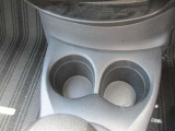 運転席助手席で使用できるドリンクホルダーです。