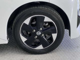 【純正アルミホイール】オシャレな純正アルミホイール付きですので見た目がカッコイイですよ♪