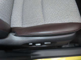 運転席は、細やかな調整が可能なパワーシートになっています☆
