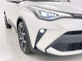 フォグランプ装着車です。暗い夜道の車両前方を明るく照らします
