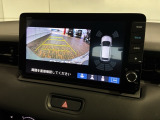 リバースギアに入れるだけで後方の表示へ切り替わります。夜間や雨の日の駐車も楽になりますよ。