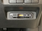 ハンドルの右下にETCがついています。高速道路の料金所の通過も楽々です!。 カードの取り出しもしやすい場所についています。