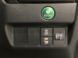 ハンドルの右側にはヘットライトリベライザーとVSA(ABS+TCS+横滑り抑制)の解除スイッチがついています。ヘッドライトリベライザーは道路状況や積荷の加重に応じてライトの高さを調節できます。