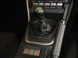 フロア6速マニュアル車です。