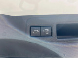【パワーバックドア】スマートキーや運転席のボタンを押すだけでリアゲートが自動で開閉します!荷物を持っている時や、高い位置にあるバックドアを閉める際に便利な機能です♪