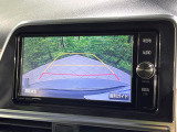 【バックカメラ】駐車時に後方がリアルタイム映像で確認できます。大型商業施設や立体駐車場での駐車時や、夜間のバック時に大活躍!運転スキルに関わらず、今や必須となった装備のひとつです!